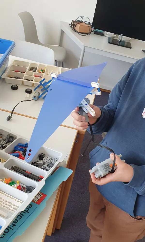 Ein LEGO-Flugapparat nimmt Form an