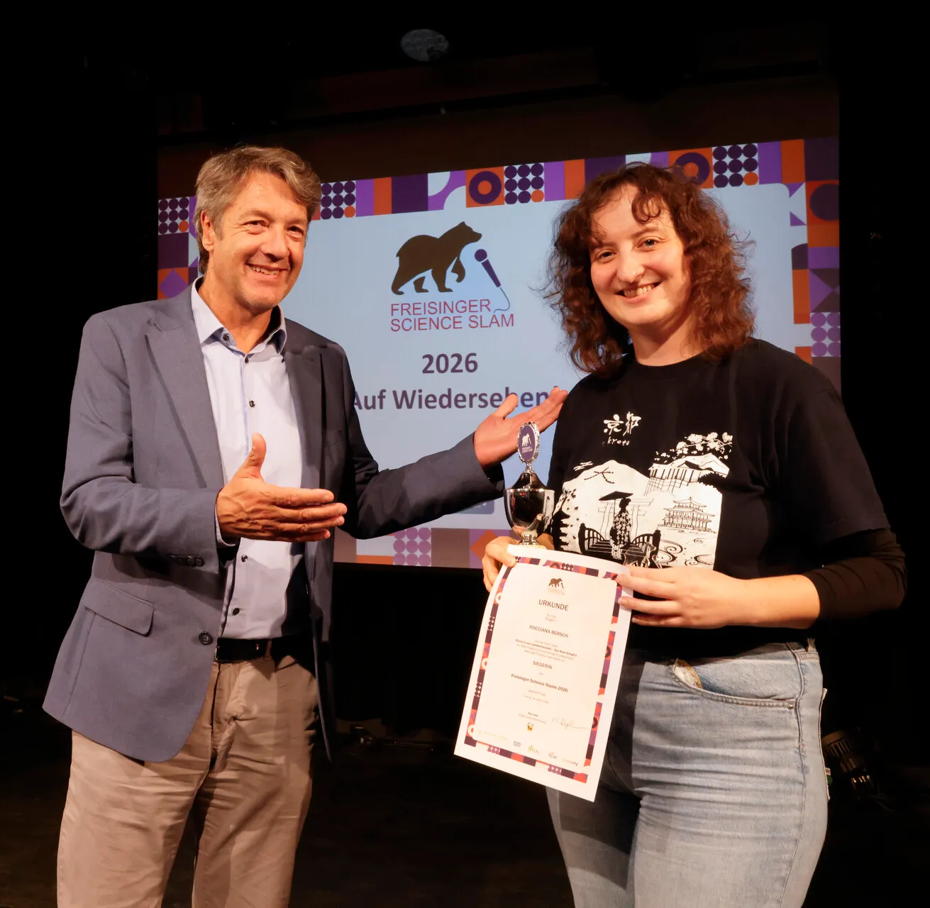 Siegerehrung 2026: Rocciana Bersch mit Urkunde und Wanderpokal