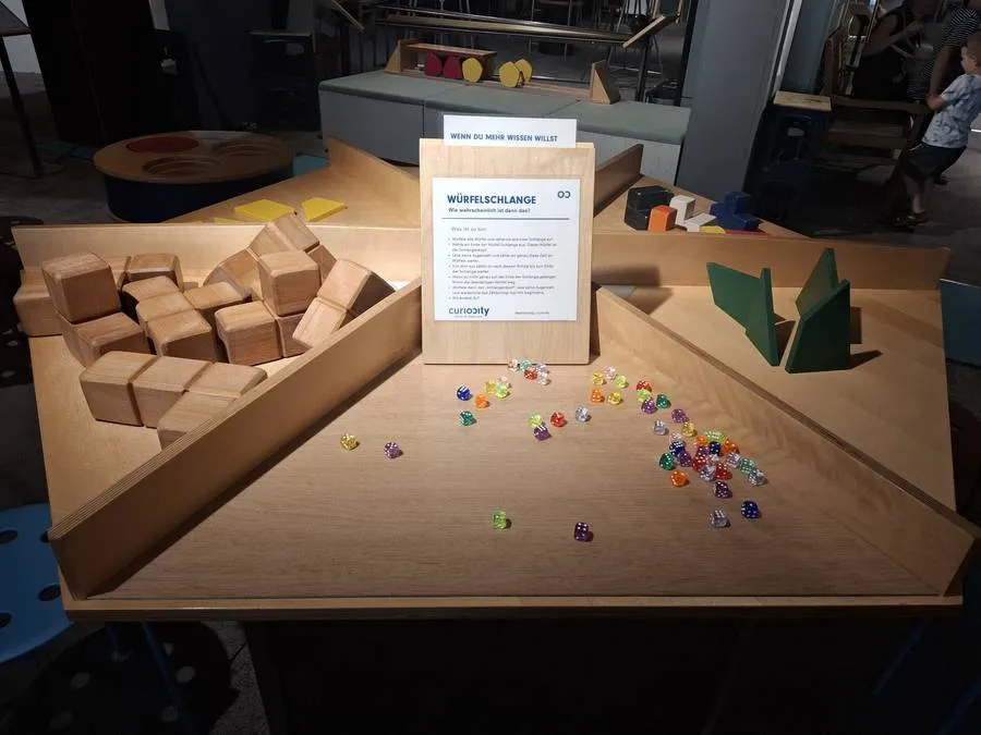 Würfelschlange, Exponat im Pop-up Science Center